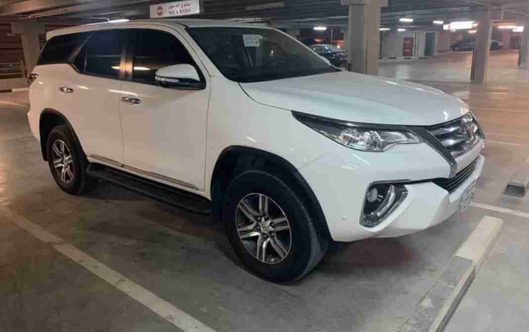 Toyota Fortuner 2016 in excellent condition, like new, 4 cylinders only, 90,000 km, free accidents, original paint from bumper to bumper, all servicing in Al-Sayer new tires and 2 remote controls