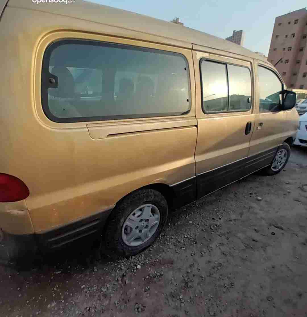 للبيع هيونداي h 1 موديل 2004 حالة جيده يحتاج صباح من الشمس للبيع