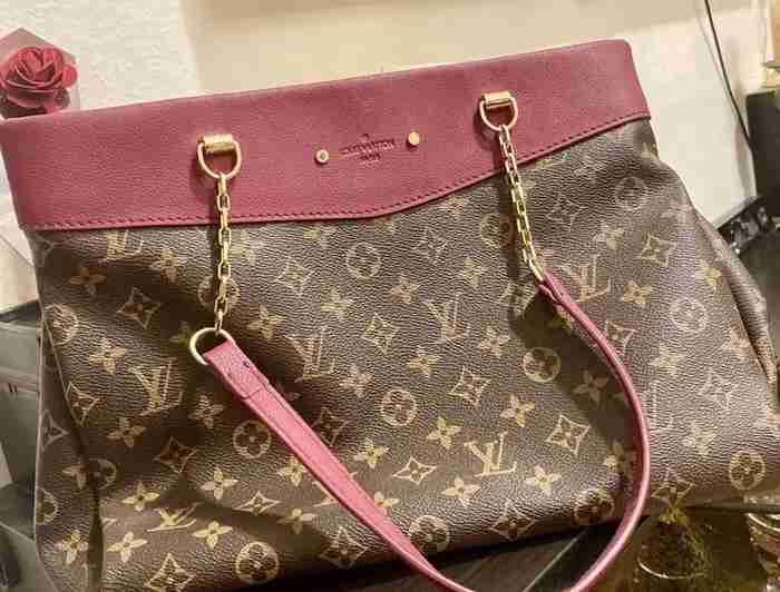 New brand LV Louis Vuitton 1st copy like new rarely use