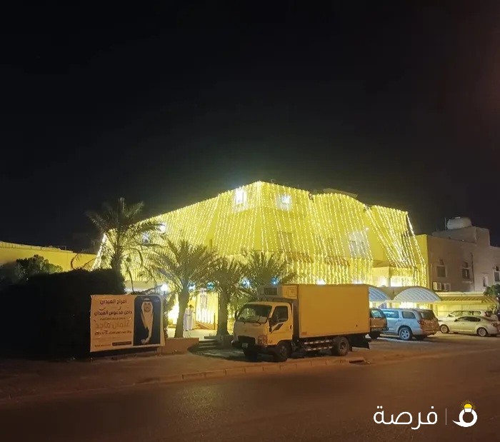 تاجير كراسي وطاولات وزينه جميع مستلزمات الافراح والحفلات خدمة ضيافه