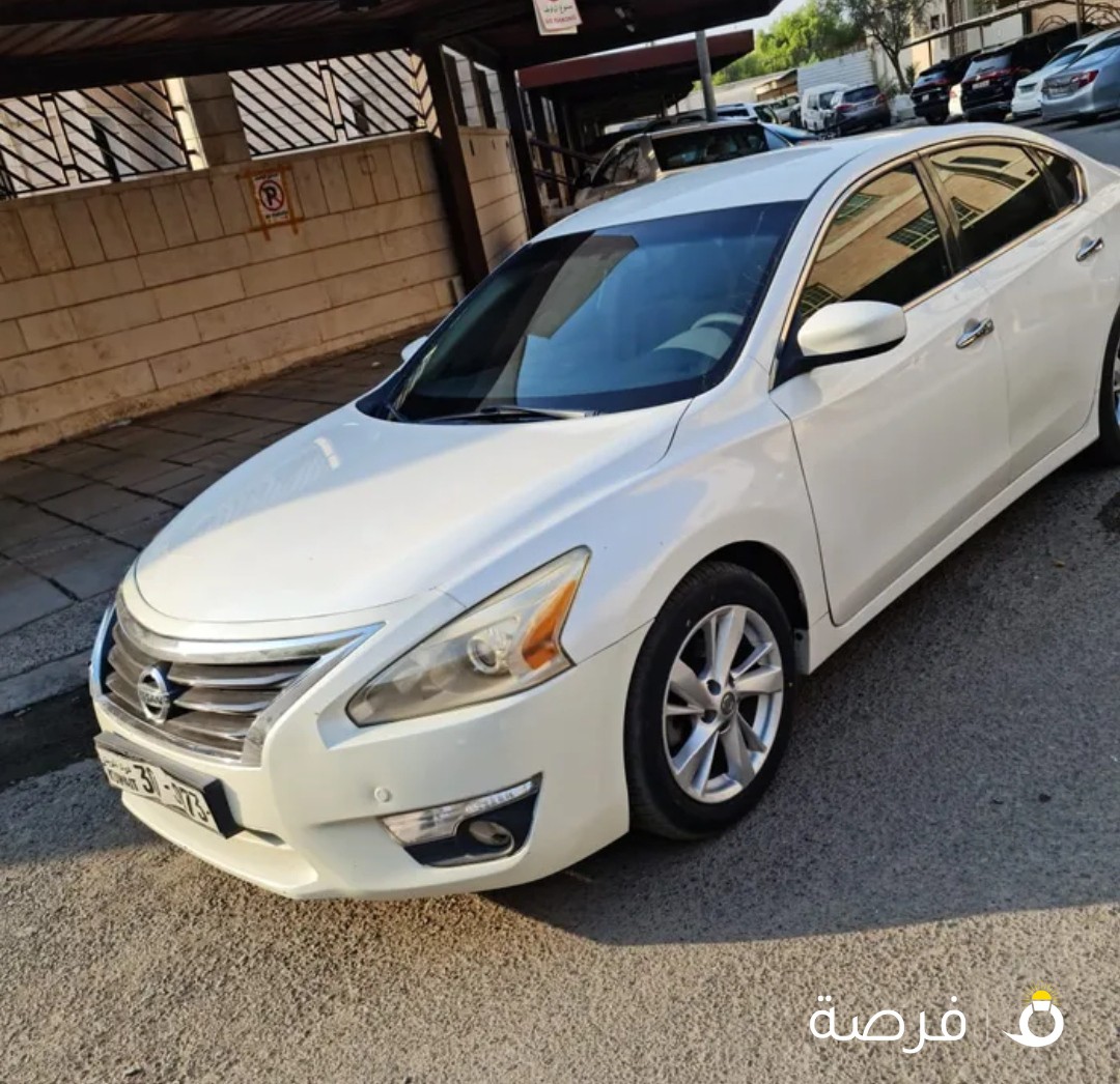 نيسان التيما 2013 SV بحالة ممتازة للبيع لدواعي السفر